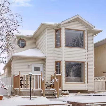 Home Away From Home!! YYC Exterior photo
