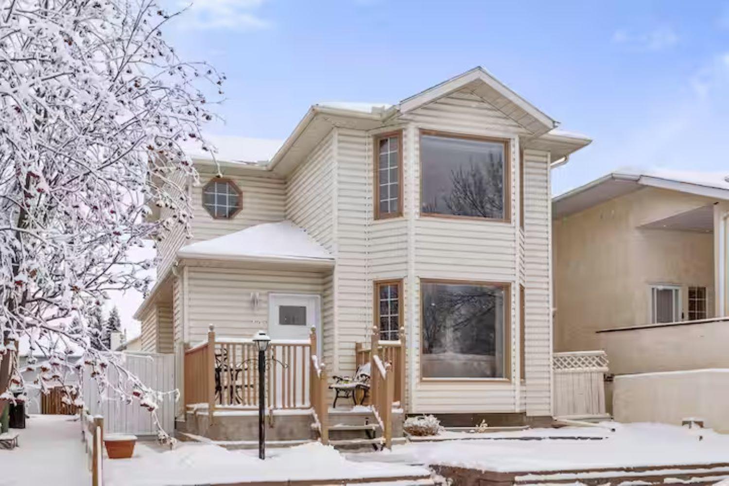Home Away From Home!! YYC Exterior photo
